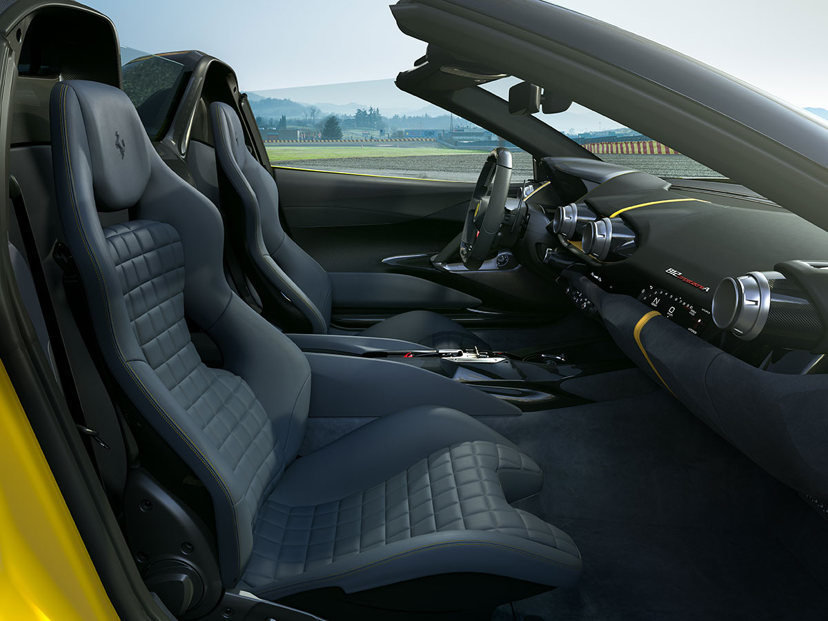 amf_ferrari_812_competizione_a_interni