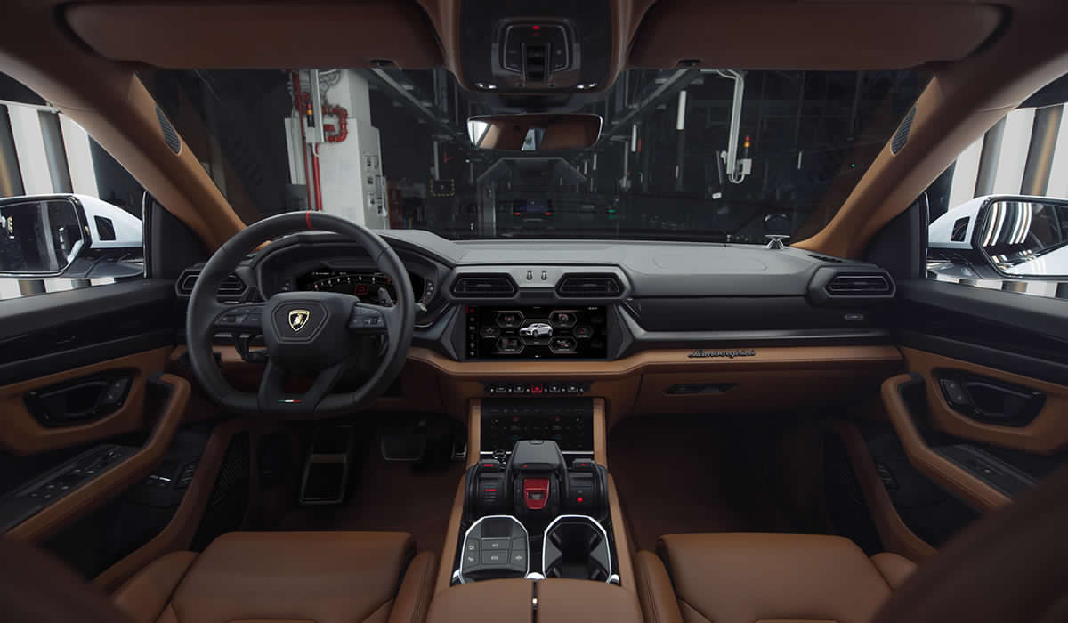 amf_lamborghini_urus_se_cockpit