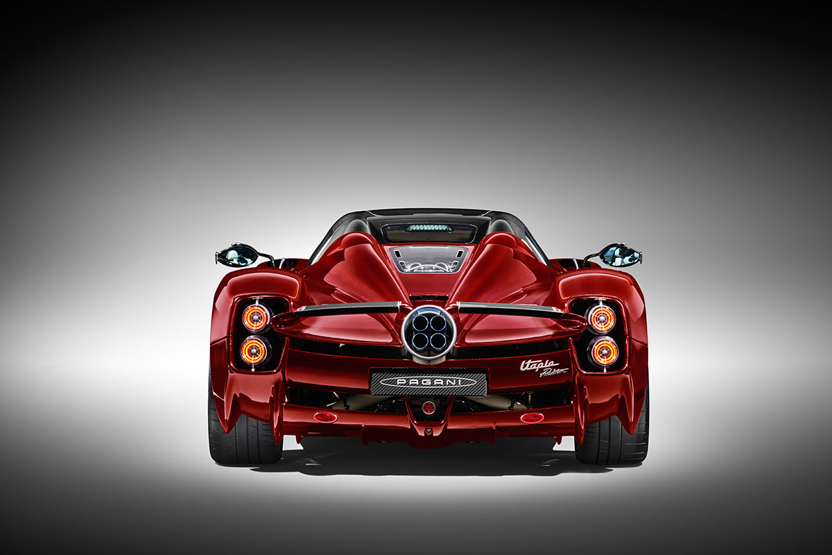 amf_pagani_utopia_roadster_back