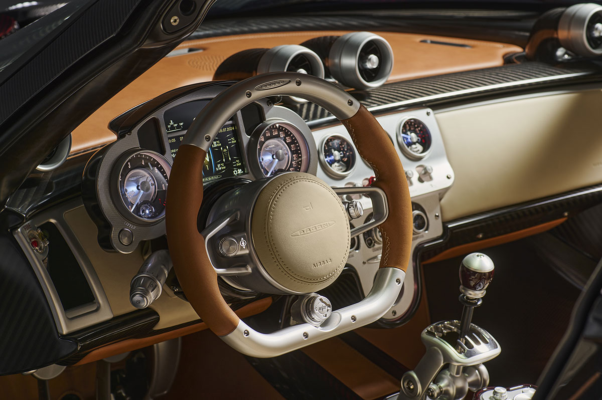 amf_pagani_utopia_roadster_cockpit