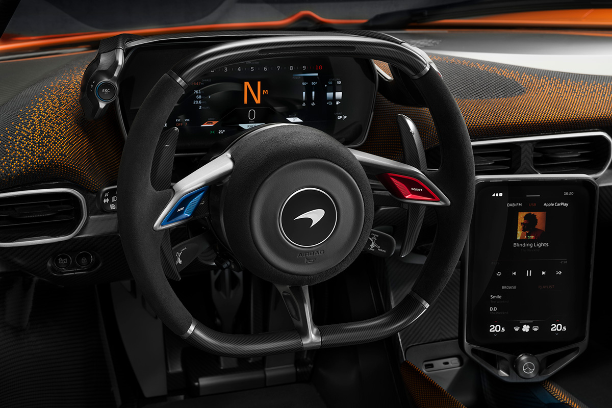 amf_mclaren_w1_driverseat