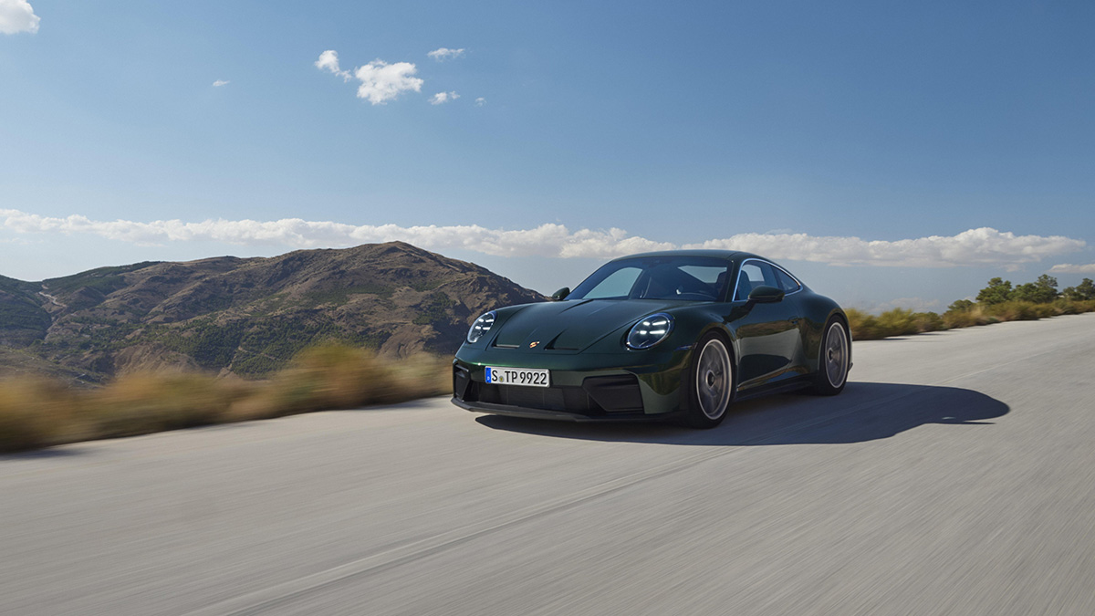 amf_porsche_911gt3touring_front