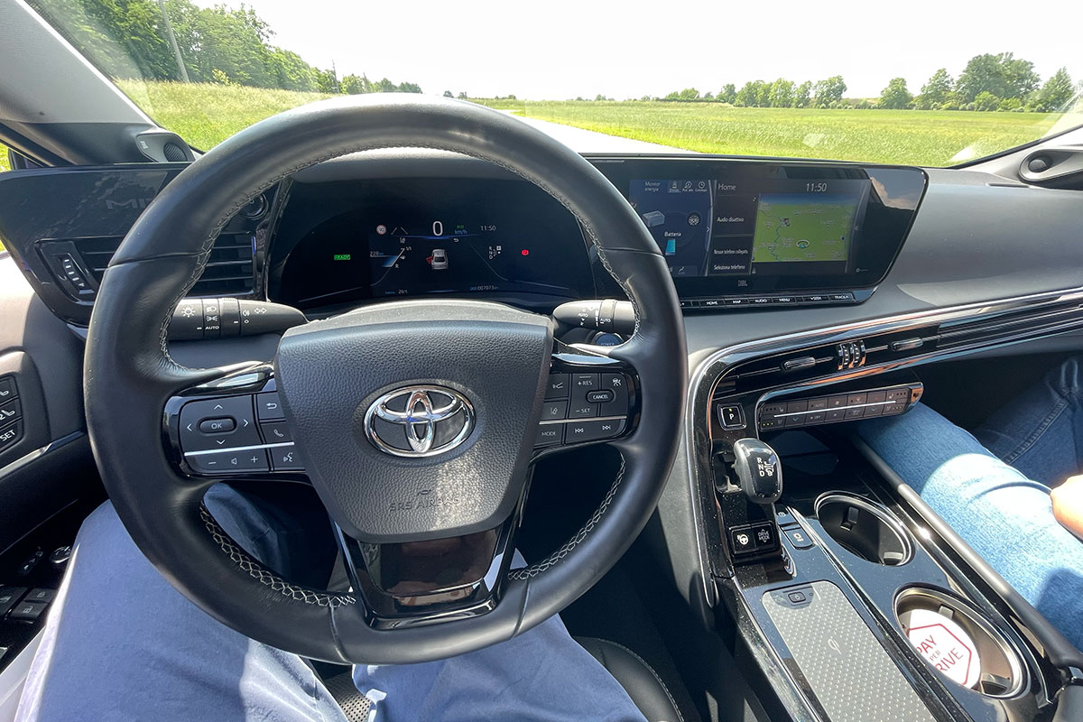 Prova della Toyota Mirai