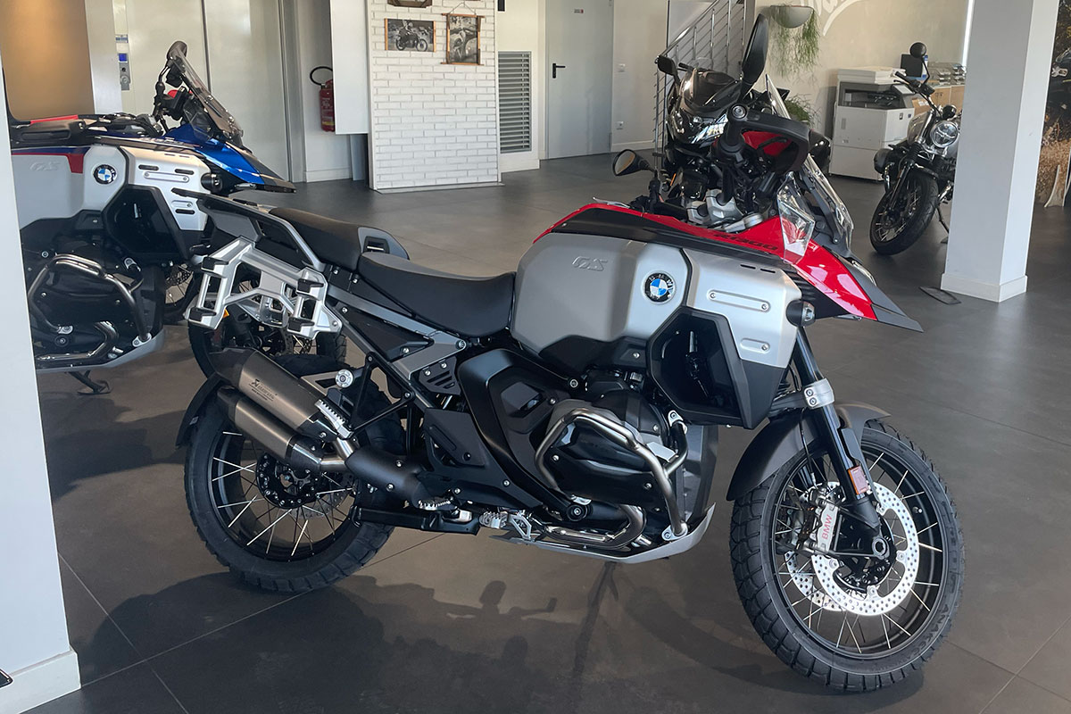 amf_bmw_gsadv_side_red